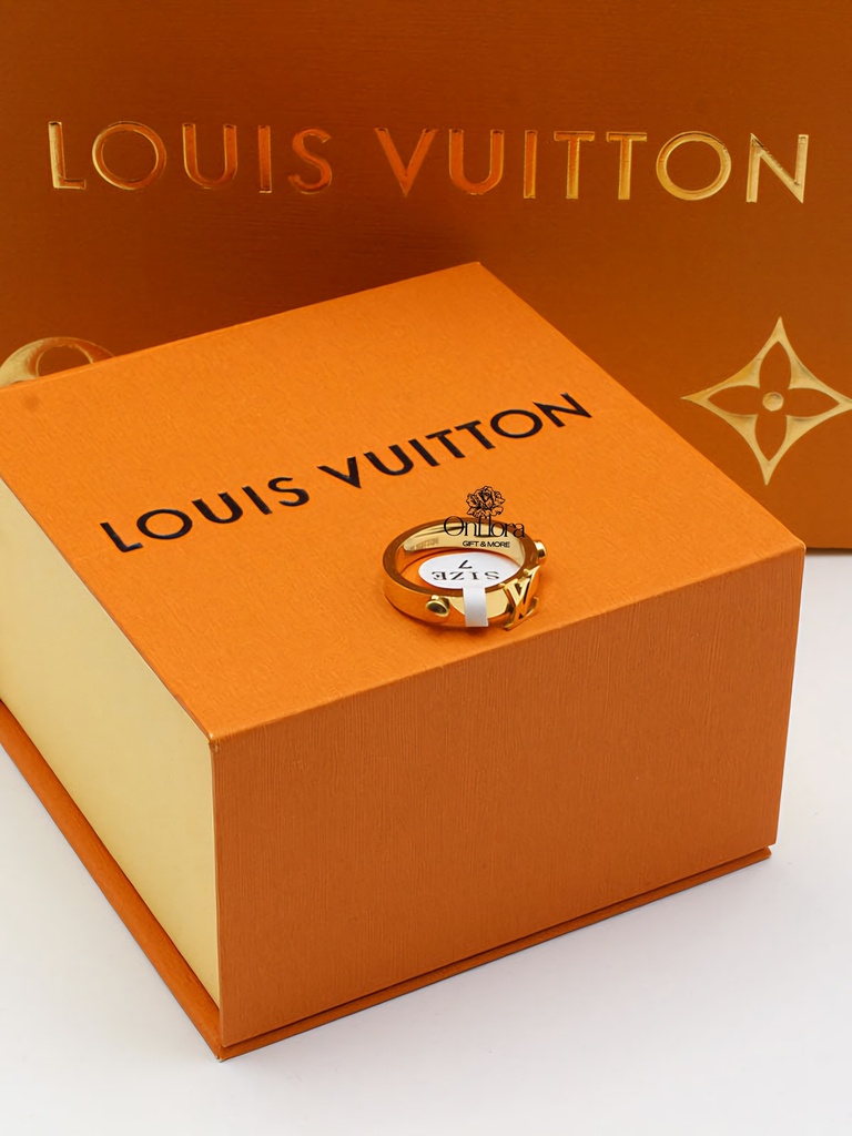 خاتم لويس فيتون لوقو ذهبي LV طبق الأصل درجه أولى (بدون ملحقات, بدون تنسيق)