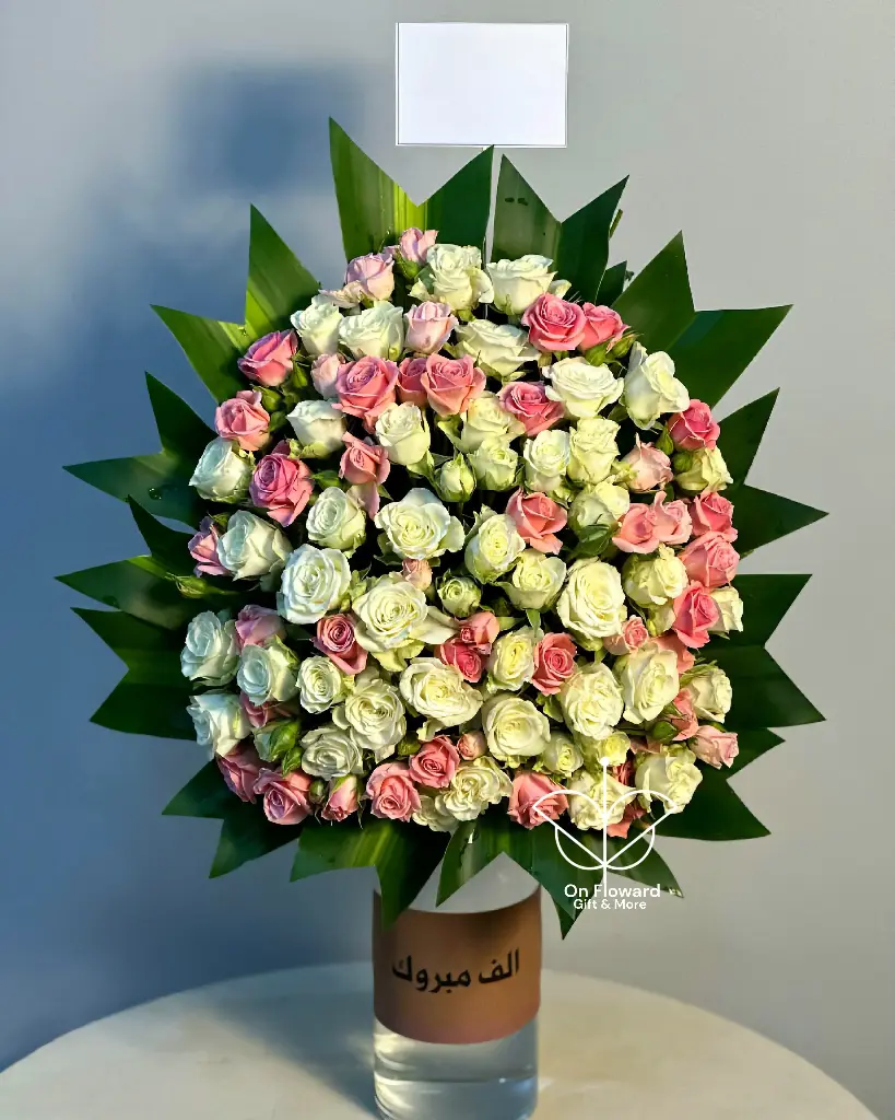 [999] تنسيق فازه زجاجيه عموديه
(بإمكانك تعديل خصائص الهديه المعروضه)*