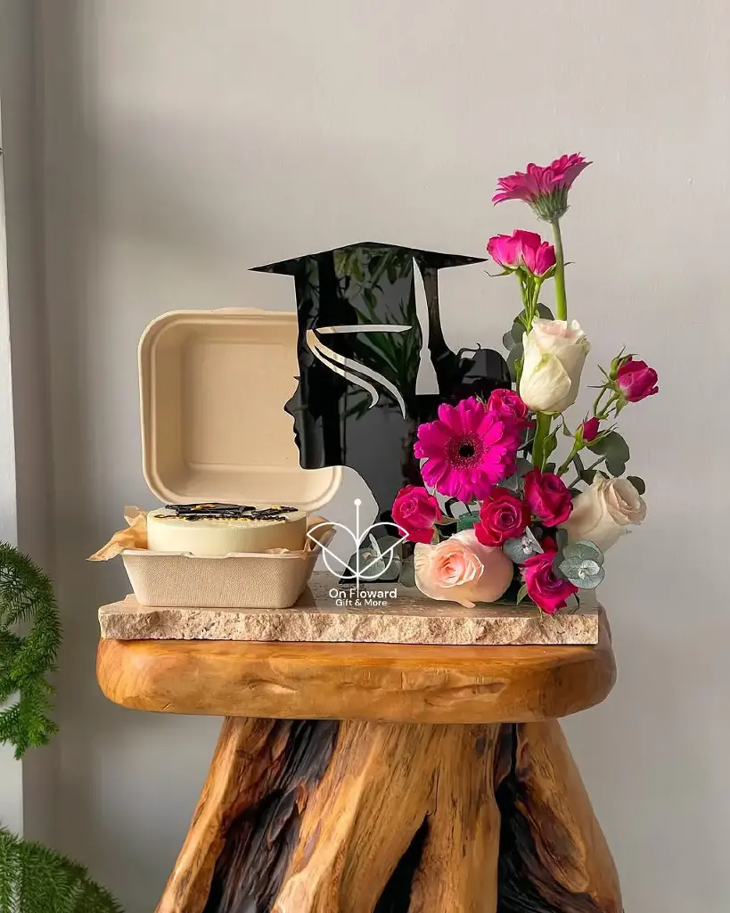 تنسيق استاند فقط بدون هدايا جانبيه ❕️
(بإمكانك تعديل خصائص الهديه المعروضه و أضافة الهدايا الجانبيه ان أردت ✅️ )*  