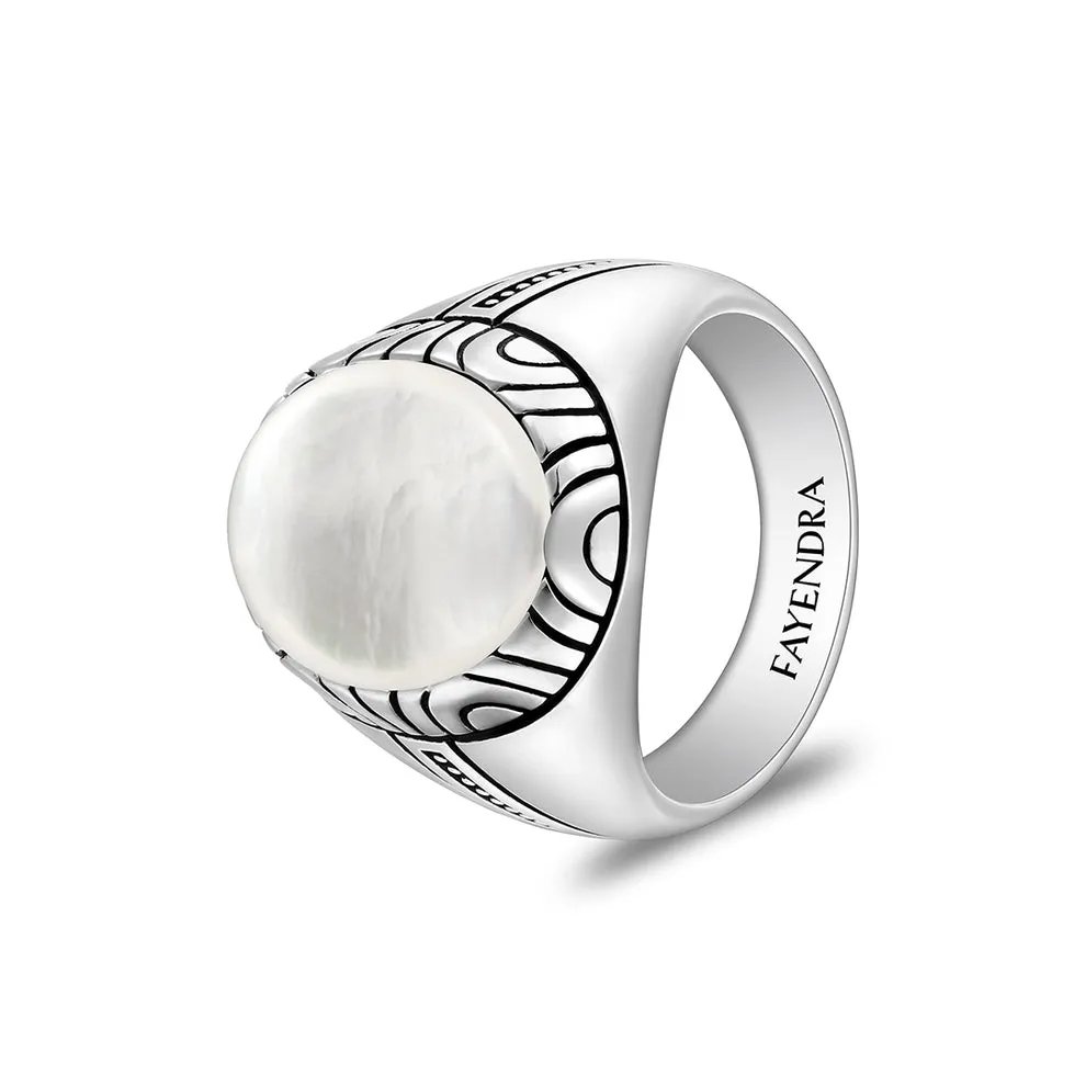 فايندرا

خاتم رجالي من الفضة الخالصة عيار 925 مطلي روديوم و اسود مرصع احجار صدف ابيض كابشون