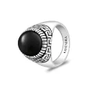 فايندرا

خاتم رجالي من الفضة الخالصة عيار 925 مطلي روديوم و اسود مرصع احجار عقيق اسود طبيعي كابشون