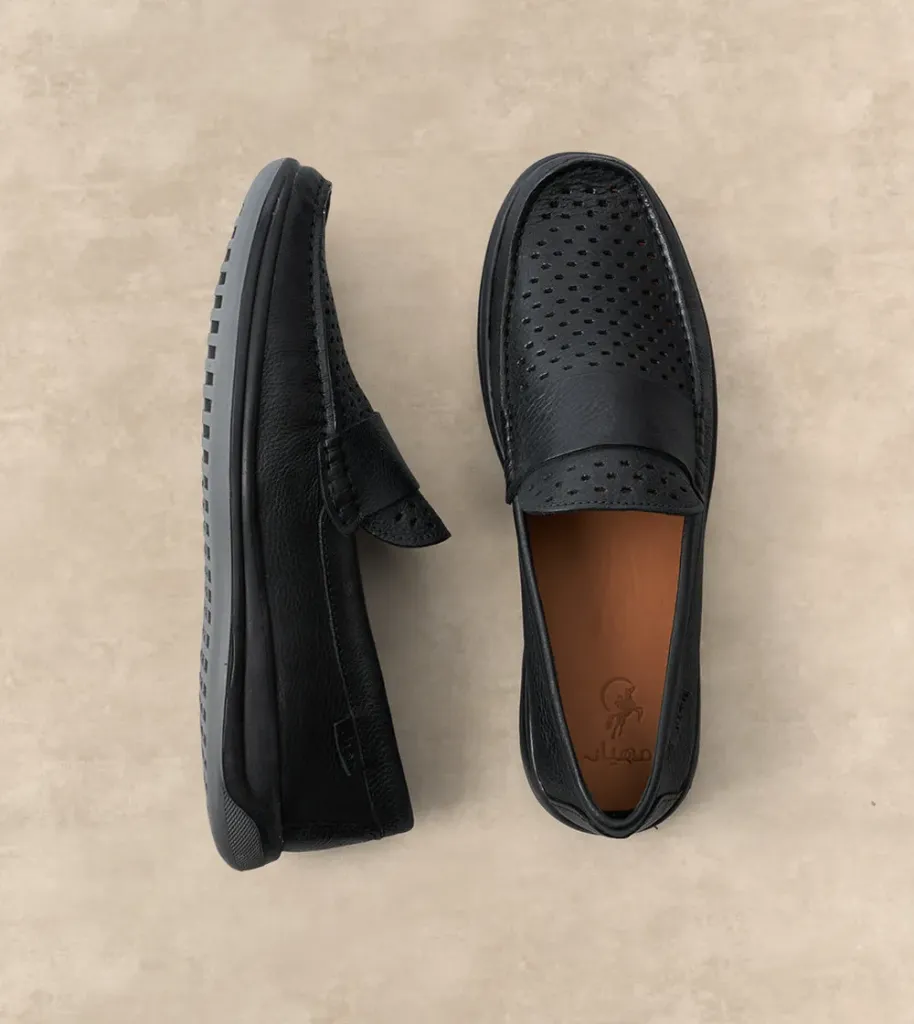 توفير حذاء كاجوال من مهيار خلال ساعه أو ربما أقل مناسب جداً لتقديمة كهديه (بدون تنسيق)