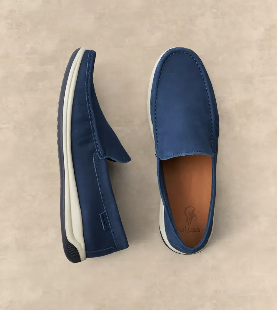 توفير حذاء كاجوال من مهيار خلال ساعه أو ربما أقل مناسب جداً لتقديمة كهديه (بدون تنسيق)