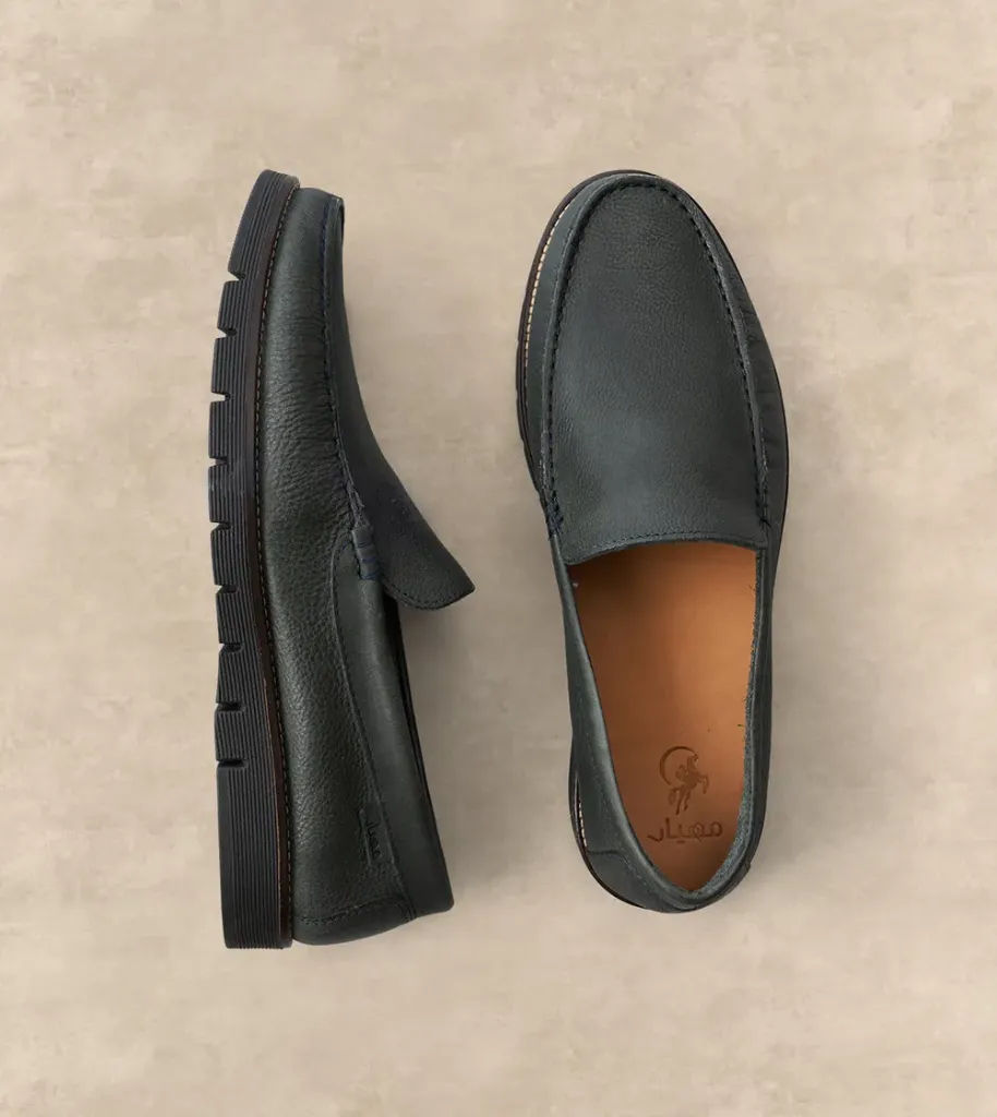 توفير حذاء كاجوال من مهيار خلال ساعه أو ربما أقل مناسب جداً لتقديمة كهديه (بدون تنسيق)