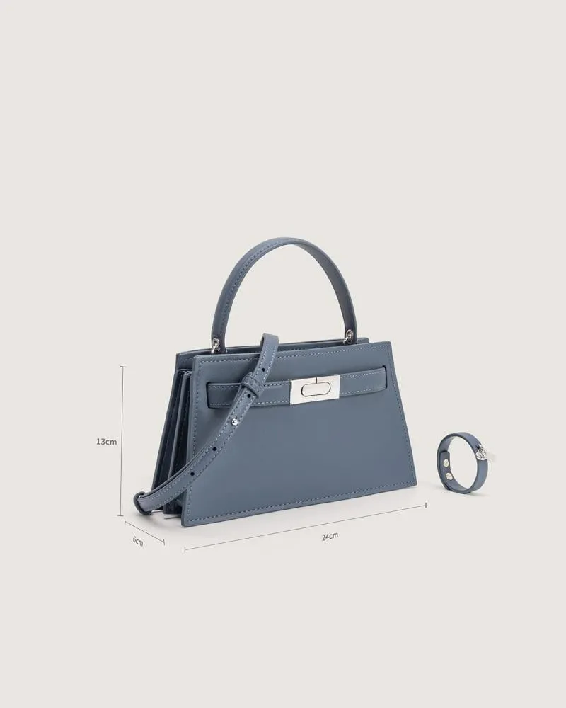 توفير شنطة دفء النسائية جلد بلون أزرق من زايروس خلال ساعه أو ربما أقل مناسب جداً لتقديمة كهديه (بدون تنسيق)