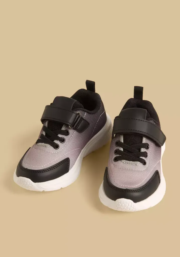 توفير ملابس حذاء رياضي بارز الملمس بشريط إغلاق لاصق ( من ماكس ) خلال ساعه أو ربما أقل مناسب جداً لتقديمة كهديه