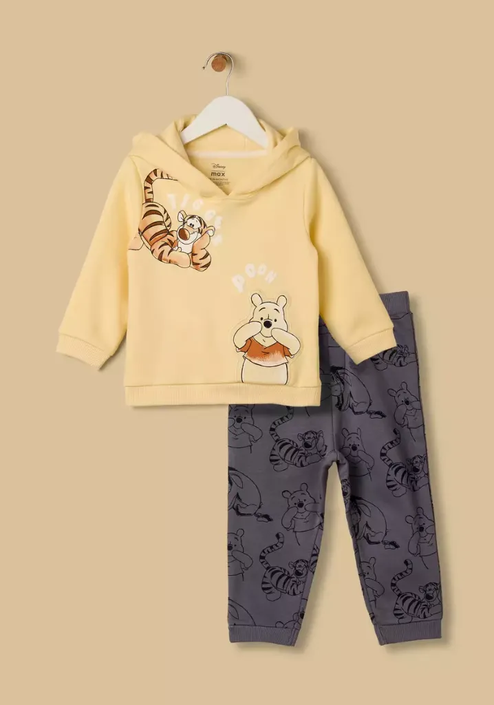 توفير ملابس طقم بنطلون رياضي وسويت شيرت بقبعة وطبعات ( من ماكس ) خلال ساعه أو ربما أقل مناسب جداً لتقديمة كهديه