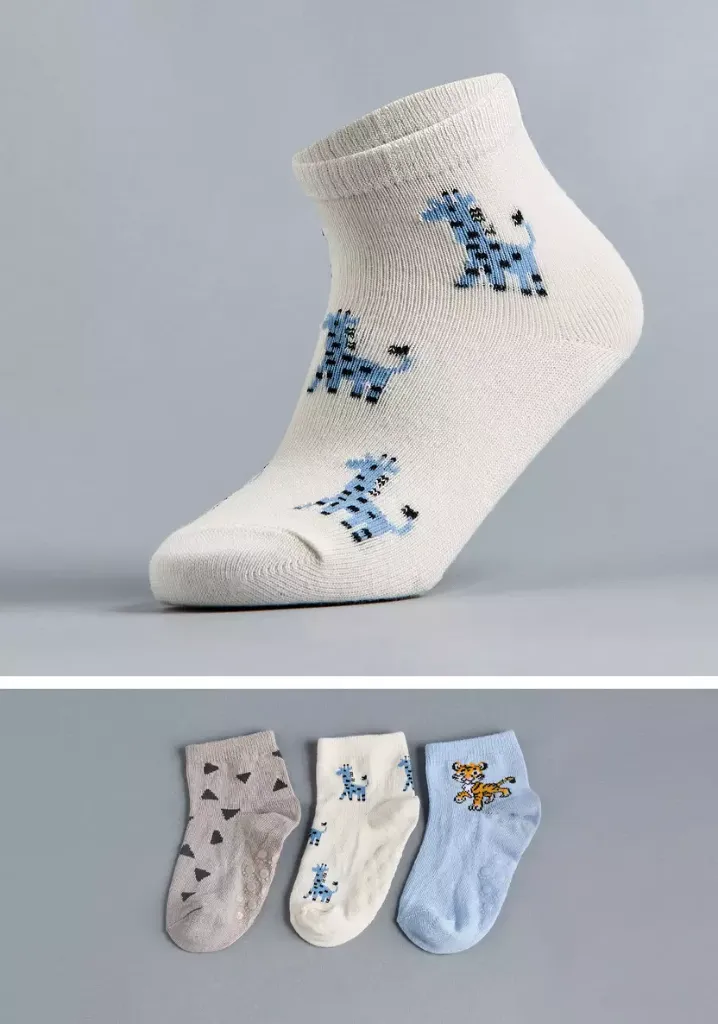 توفير ملابس طقم جوارب بطول الكاحل مضادة للانزلاق 3  أزواج متنوعة ( من ماكس ) خلال ساعه أو ربما أقل مناسب جداً لتقديمة كهديه