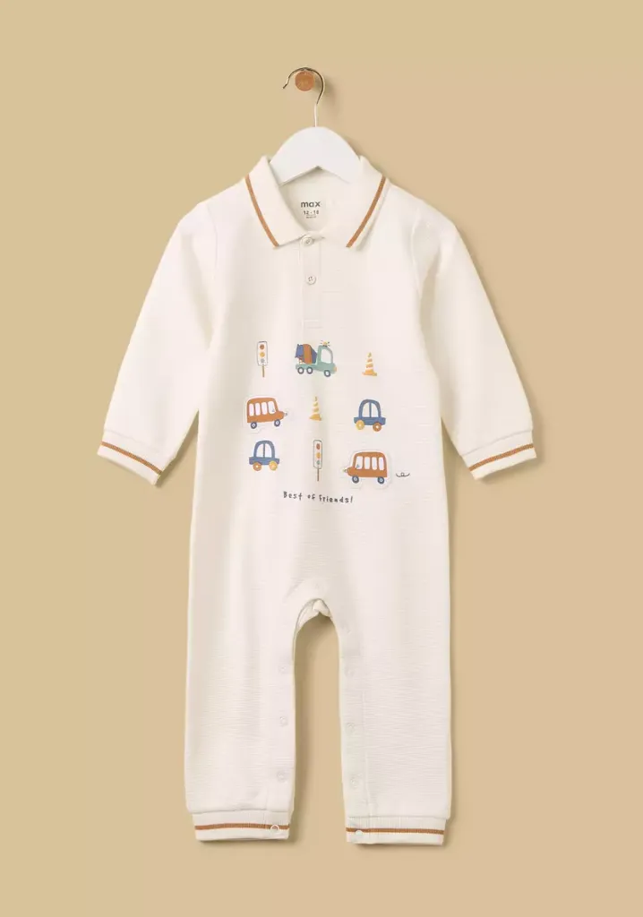 توفير ملابس بدلة نوم قطن بطبعات سيارة وياقة عادية ( من ماكس ) خلال ساعه أو ربما أقل مناسب جداً لتقديمة كهديه