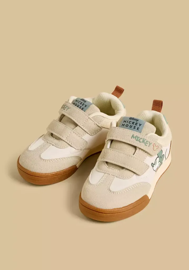 توفير ملابس حذاء سنيكرز بطبعات ميكي ماوس وشريط إغلاق ( من ماكس ) خلال ساعه أو ربما أقل مناسب جداً لتقديمة كهديه