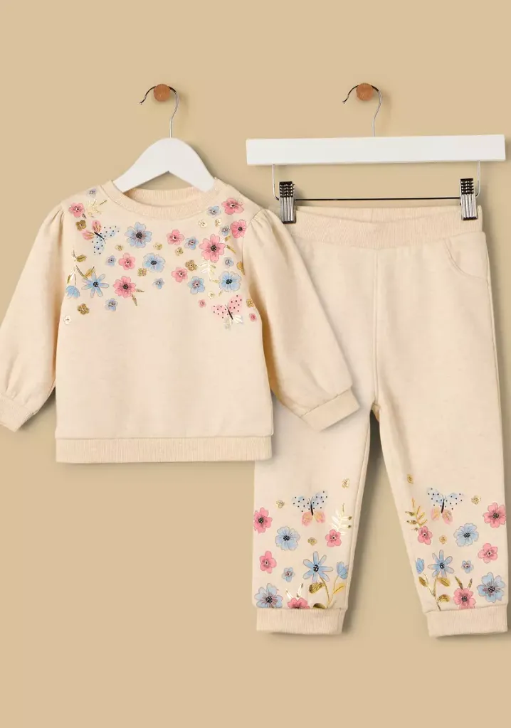 توفير ملابس طقم بنطلون رياضي وسويت شيرت بطبعات ( من ماكس ) خلال ساعه أو ربما أقل مناسب جداً لتقديمة كهديه