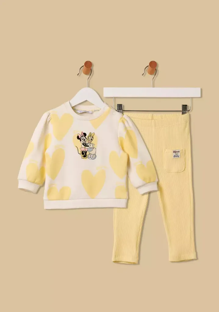 توفير ملابس طقم بنطلون ليقنز وسويت شيرت مطرز ( من ماكس ) خلال ساعه أو ربما أقل مناسب جداً لتقديمة كهديه