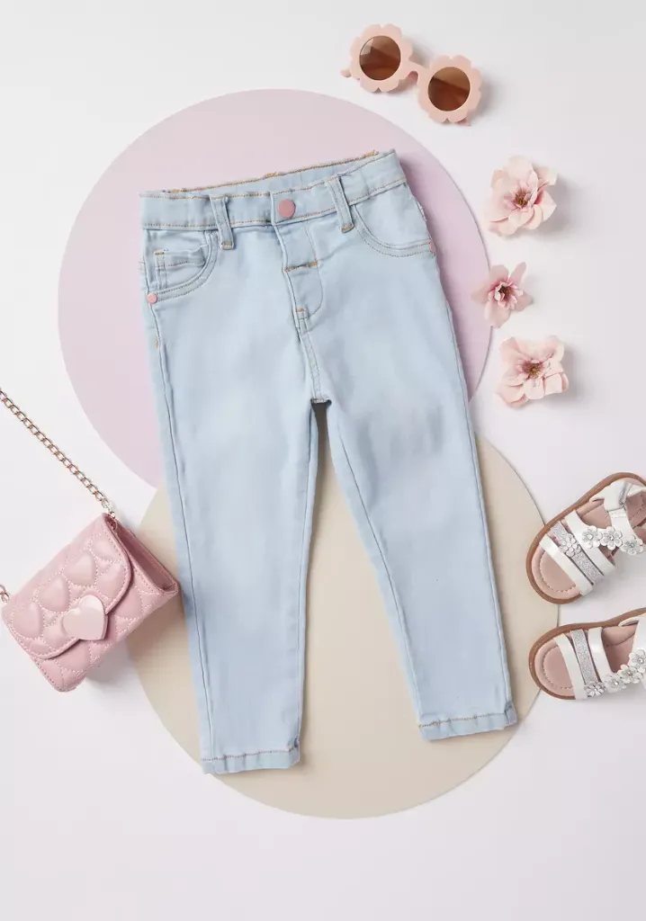 توفير ملابس بنطلون جينز طويل كومفورت فيت بـ5  جيوب ( من ماكس ) خلال ساعه أو ربما أقل مناسب جداً لتقديمة كهديه