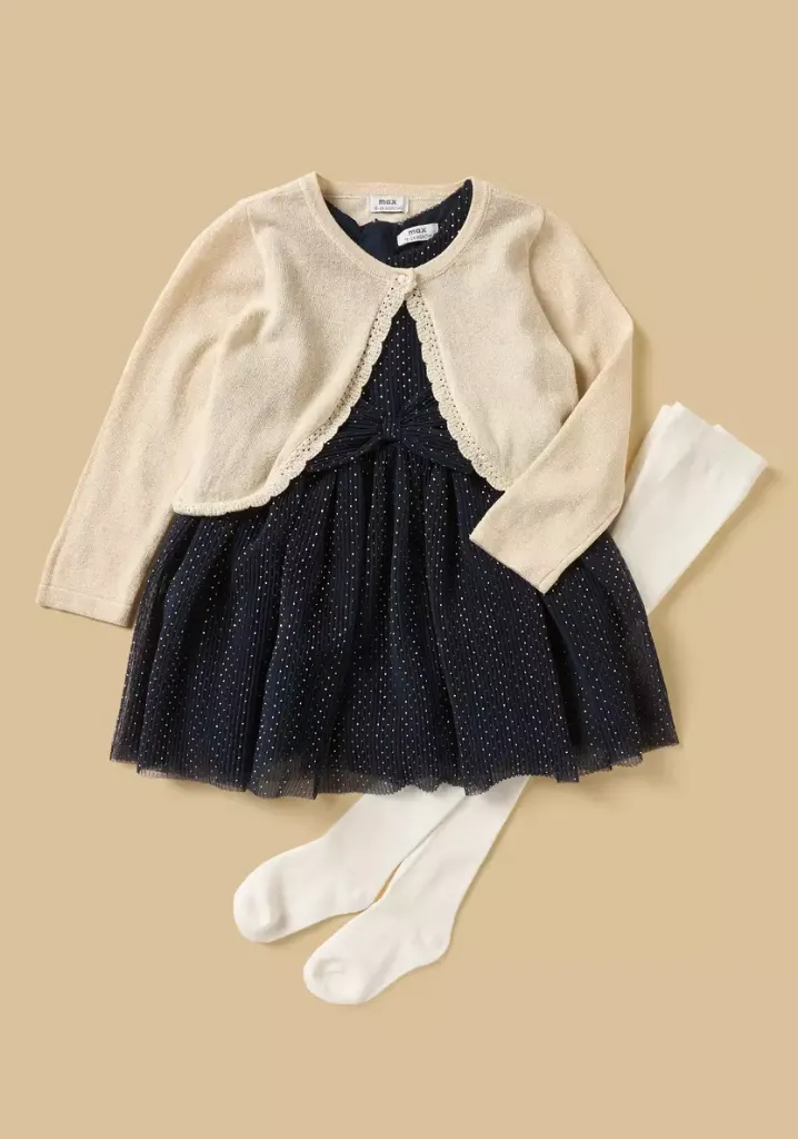 توفير ملابس فستان بزينة فيونكة مع شال وجوارب ( من ماكس ) خلال ساعه أو ربما أقل مناسب جداً لتقديمة كهديه