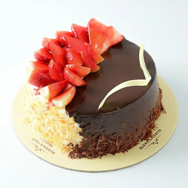 توفير تورتة ستروبيري سيزون صغير ( من مذاق الملكة ) خلال ساعه أو ربما أقل مناسب جداً لتقديمة كهديه