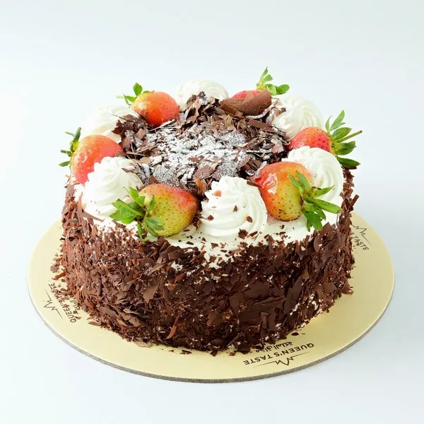 توفير تورتة بلاك فورست مقاس صغير ( من مذاق الملكة ) خلال ساعه أو ربما أقل مناسب جداً لتقديمة كهديه